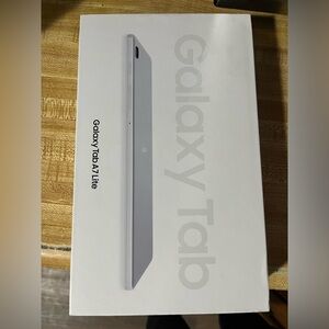 Galaxy tab A7 lite. Only used a few times. Perfect condition.